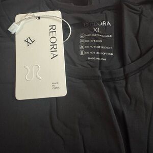 ReoRia Classic Black Tee